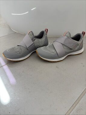 Women's Grey TIEMS Cycle Shoes with Elastic Cross Strap